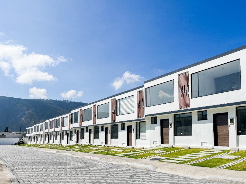 Casas listas para estrenar en Los Algarrobos